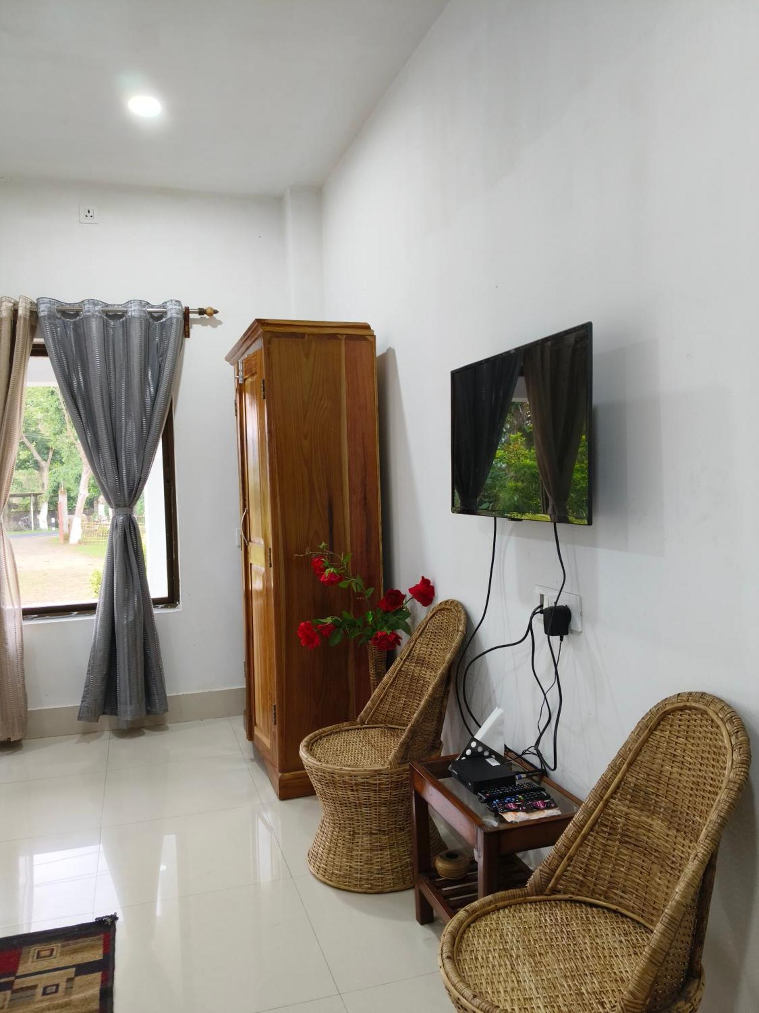 Shivaji Inn Казиранга Экстерьер фото