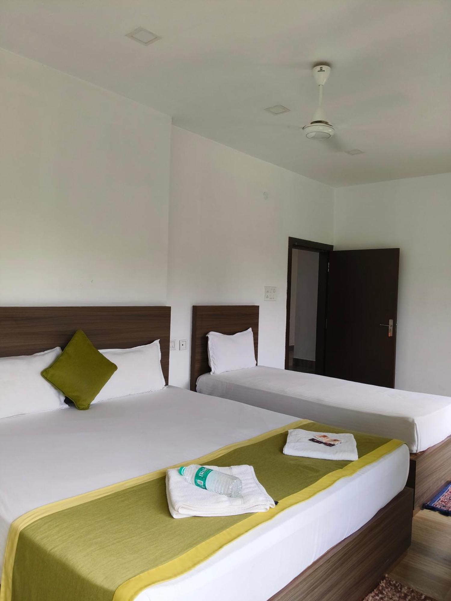 Shivaji Inn Казиранга Экстерьер фото