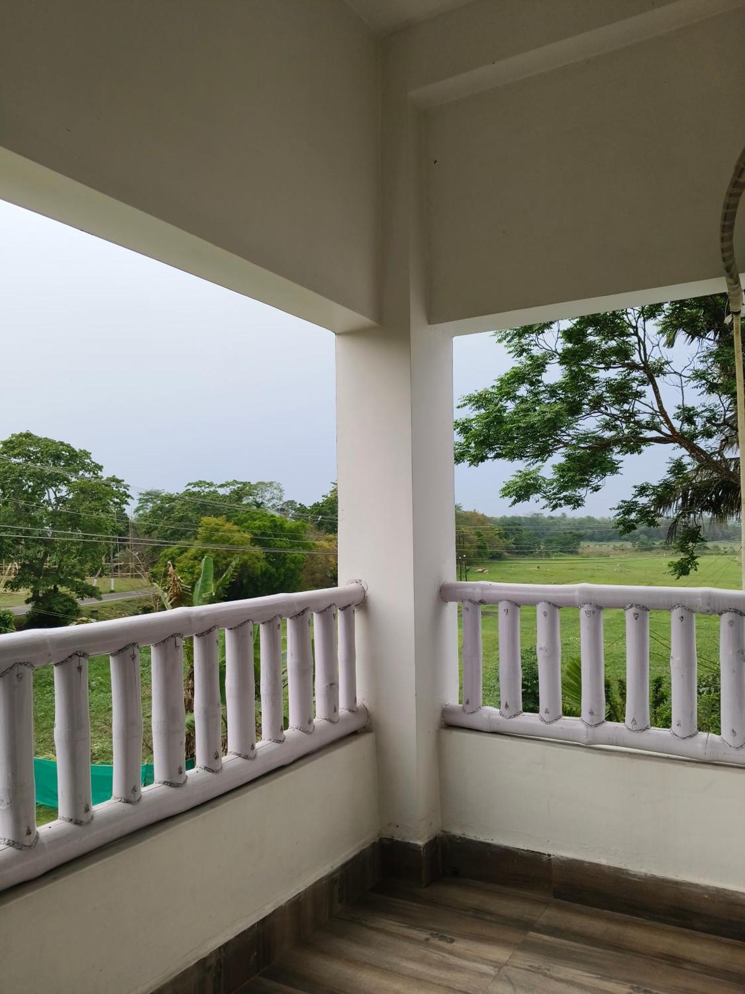 Shivaji Inn Казиранга Экстерьер фото