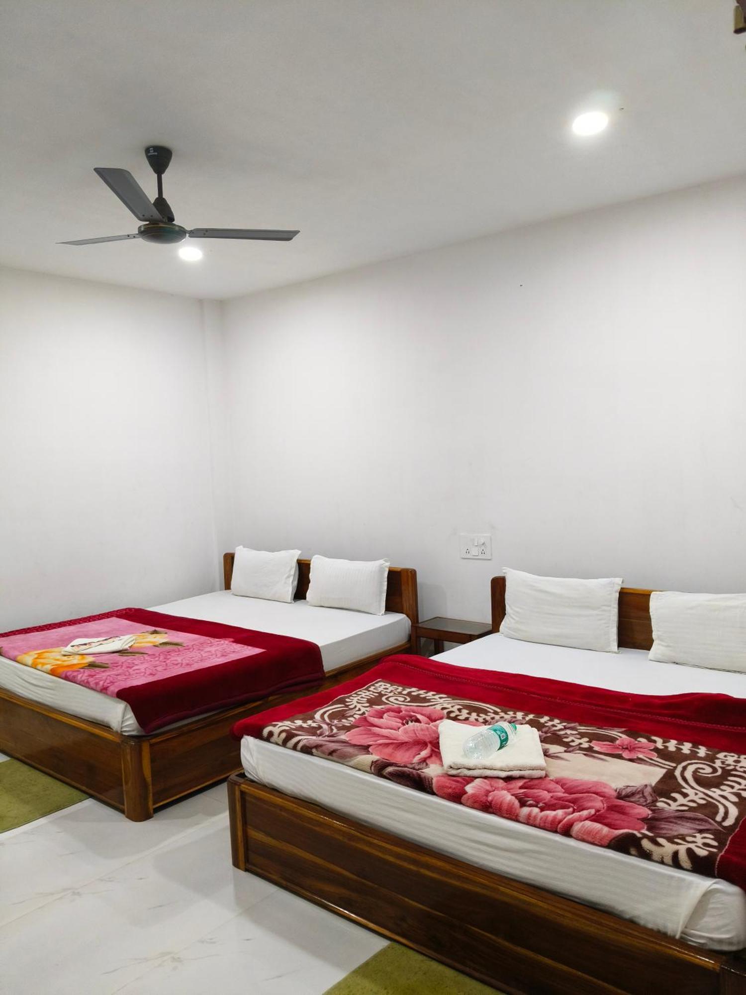 Shivaji Inn Казиранга Экстерьер фото